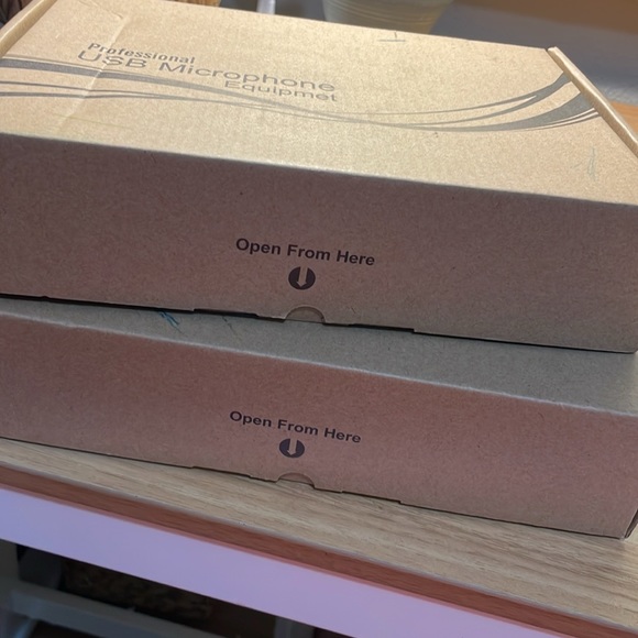 Podcast microphone - Picture 2 of 2